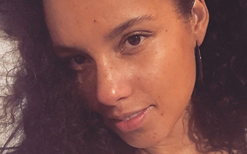 alicia keys selfie