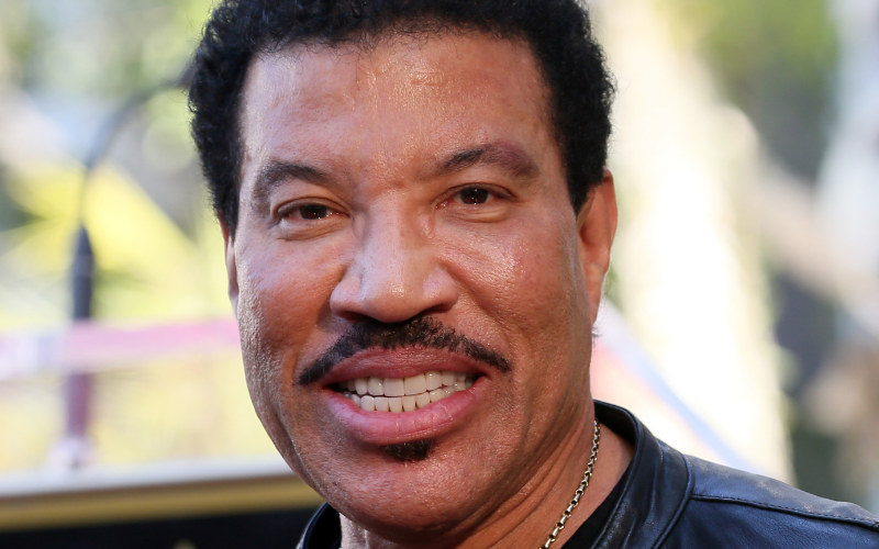 lionel richie girlfriende